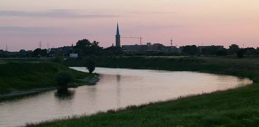 Die Maas bei Maaseik, Belgien